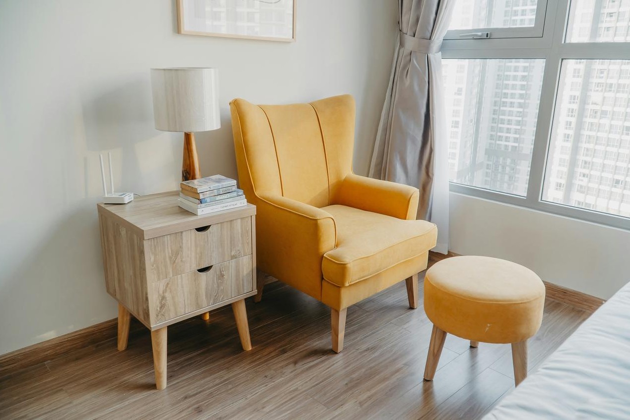 Stůl P7 v interiéru